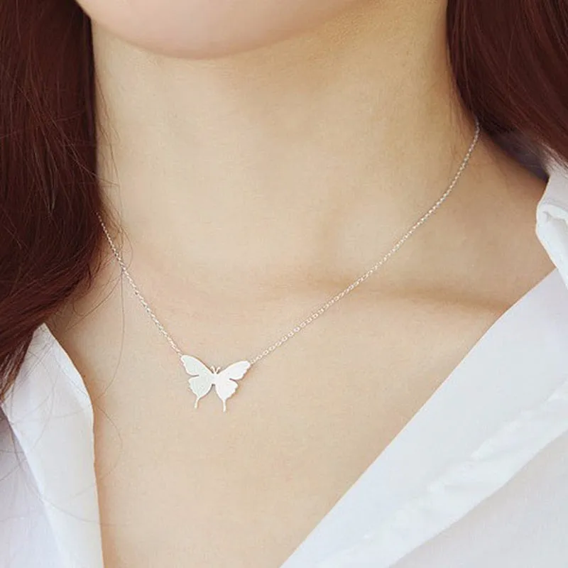 1Pc 2016 New Lovely Gold Silver Plated Butterfly Necklace for Women Simple Insect Women Long Necklace Butterfly Party Gifts