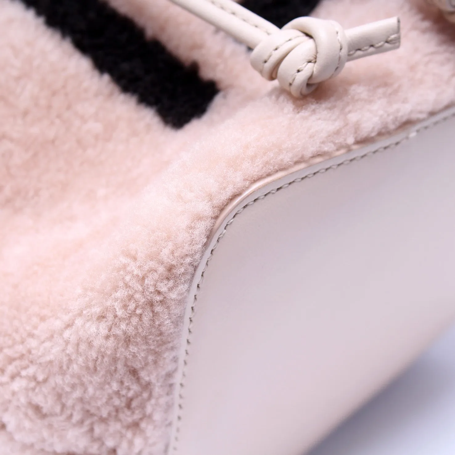 8BS010 Mini Mon Tresor Bucket FF Shearling